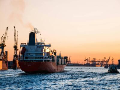 Barco carguero